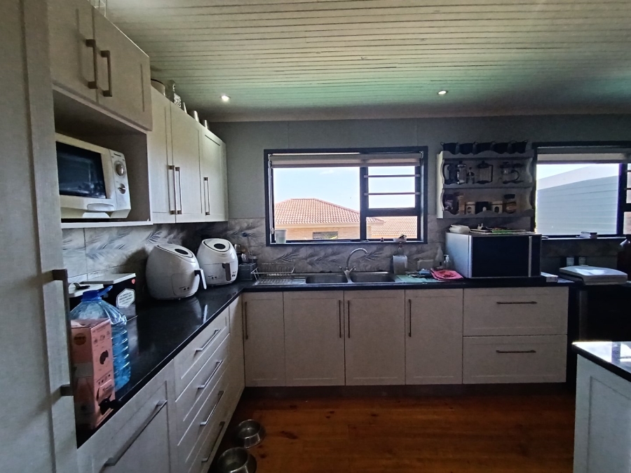 3 Bedroom Property for Sale in Stilbaai Wes Western Cape